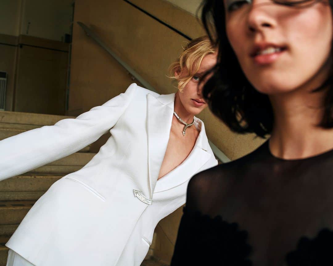 Chloéのインスタグラム：「The Chloé Festive collection sees the arrow motifs that adorned dresses from Karl Lagerfeld’s Autumn-Winter 1983 show for the Maison transposed into necklaces encrusted with crystals and the brooch fastening of the white tuxedo jacket in textured wool crepe.」