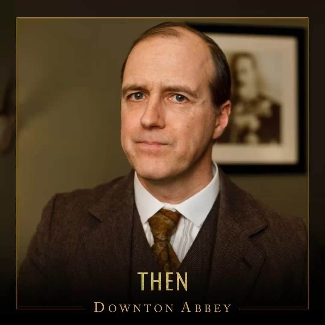 ダウントン・アビーのインスタグラム：「Mr. Molesley began his journey as a butler of the Crawley house and valet to Matthew Crawley, however after the latter's death, he becomes a footman at #DowntonAbbey. Molesley is also well-read and very intelligent, so after helping Daisy with her studies, he eventually leaves to become a schoolteacher.  In A New Era, Molesley finally gets his time to shine. He uses his lip-reading and storytelling skills to help the director of the film that is being shot at Downton. In the end he’s offered a job as a Hollywood scriptwriter, and finally proposes to his long-standing love interest, Miss Baxter.」