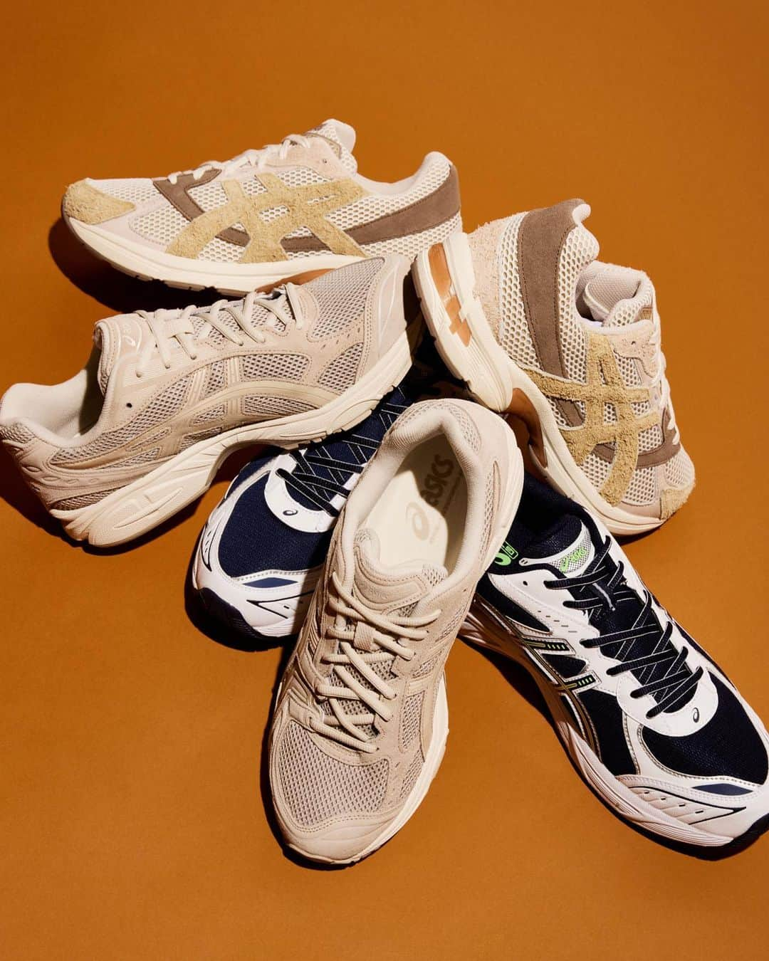 Urban Outfittersさんのインスタグラム写真 - (Urban OutfittersInstagram)「The newest must-have sneakers from @asics_sportstyle are here in the best fall colorways–tough to pick a fave! Shop the GEL-1130, GT-2160, and the GEL-KAYANO 14 online now at the link in bio.」11月10日 1時02分 - urbanoutfitters