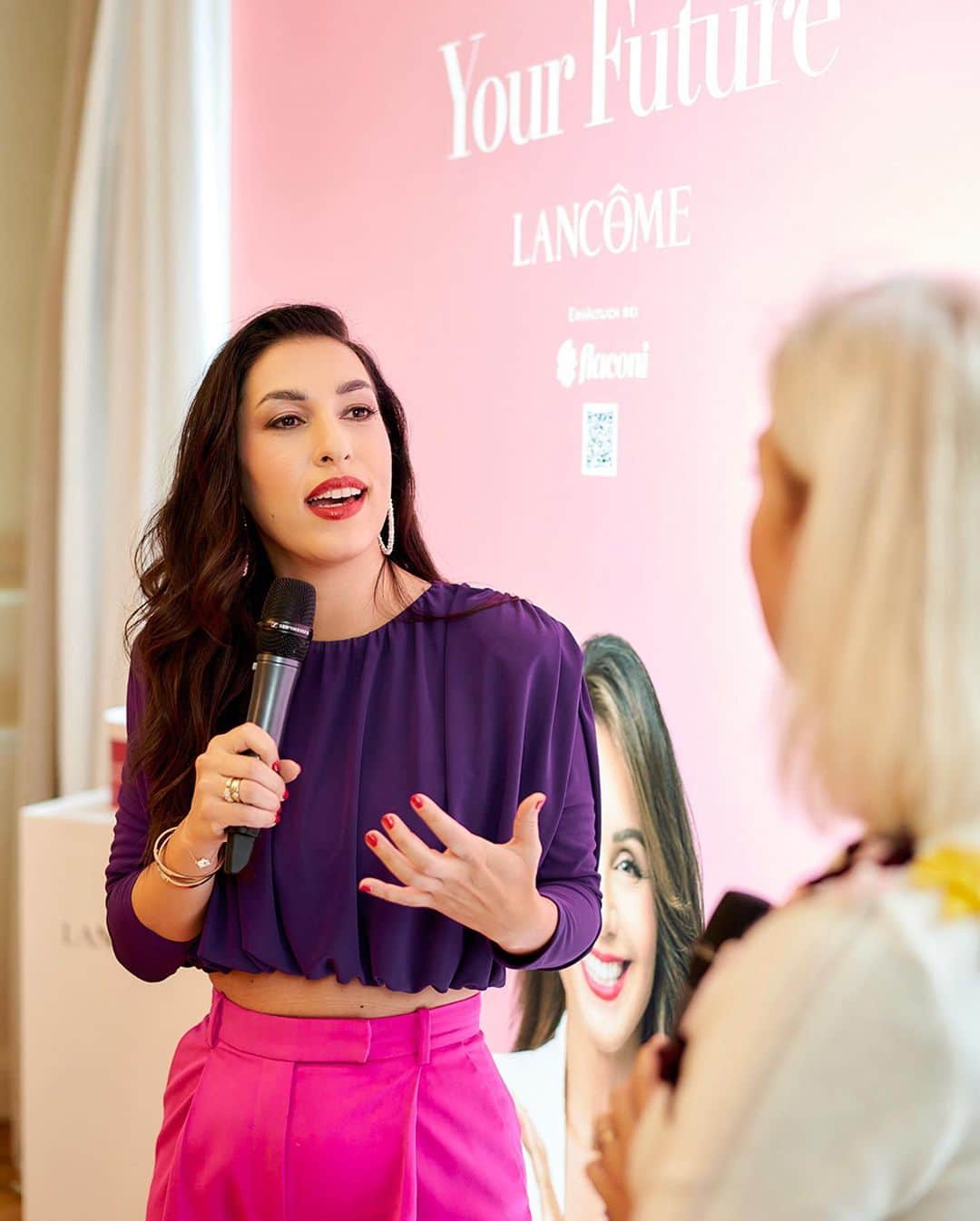 Lancôme Officialさんのインスタグラム写真 - (Lancôme OfficialInstagram)「Lancôme stands for empowerment and emancipation through beauty. During the “Sisterhood Edition” event of the Write Your Future initiative in Germany, 3 powerful and self-made women took to the stage to introduce their stories, alongside the release of 3 new lisptick hues. 100% of profits will go to the @arbeiterkind.de NGO, supporting 500 young adults in their studies. A special thank you to @tijen.onaran , @janinauhse and @nazaneckes for their involvement in this project. 💕  #Lancome #LancomeDE #WriteYourFuture #LAbsoluRouge」11月10日 1時08分 - lancomeofficial