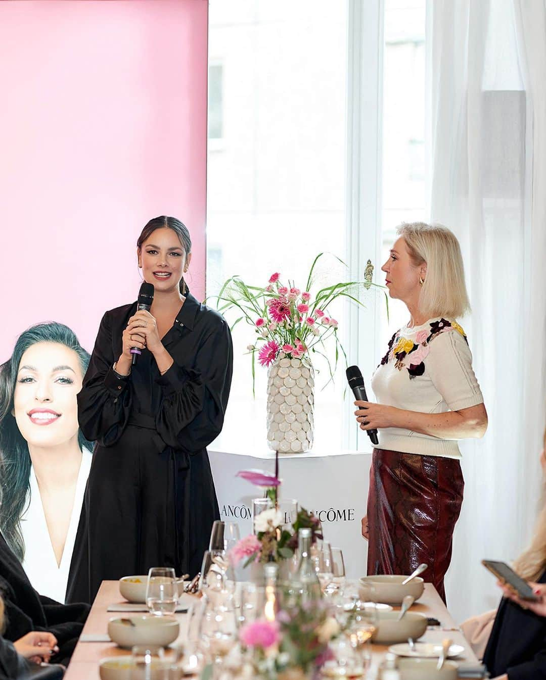 Lancôme Officialさんのインスタグラム写真 - (Lancôme OfficialInstagram)「Lancôme stands for empowerment and emancipation through beauty. During the “Sisterhood Edition” event of the Write Your Future initiative in Germany, 3 powerful and self-made women took to the stage to introduce their stories, alongside the release of 3 new lisptick hues. 100% of profits will go to the @arbeiterkind.de NGO, supporting 500 young adults in their studies. A special thank you to @tijen.onaran , @janinauhse and @nazaneckes for their involvement in this project. 💕  #Lancome #LancomeDE #WriteYourFuture #LAbsoluRouge」11月10日 1時08分 - lancomeofficial