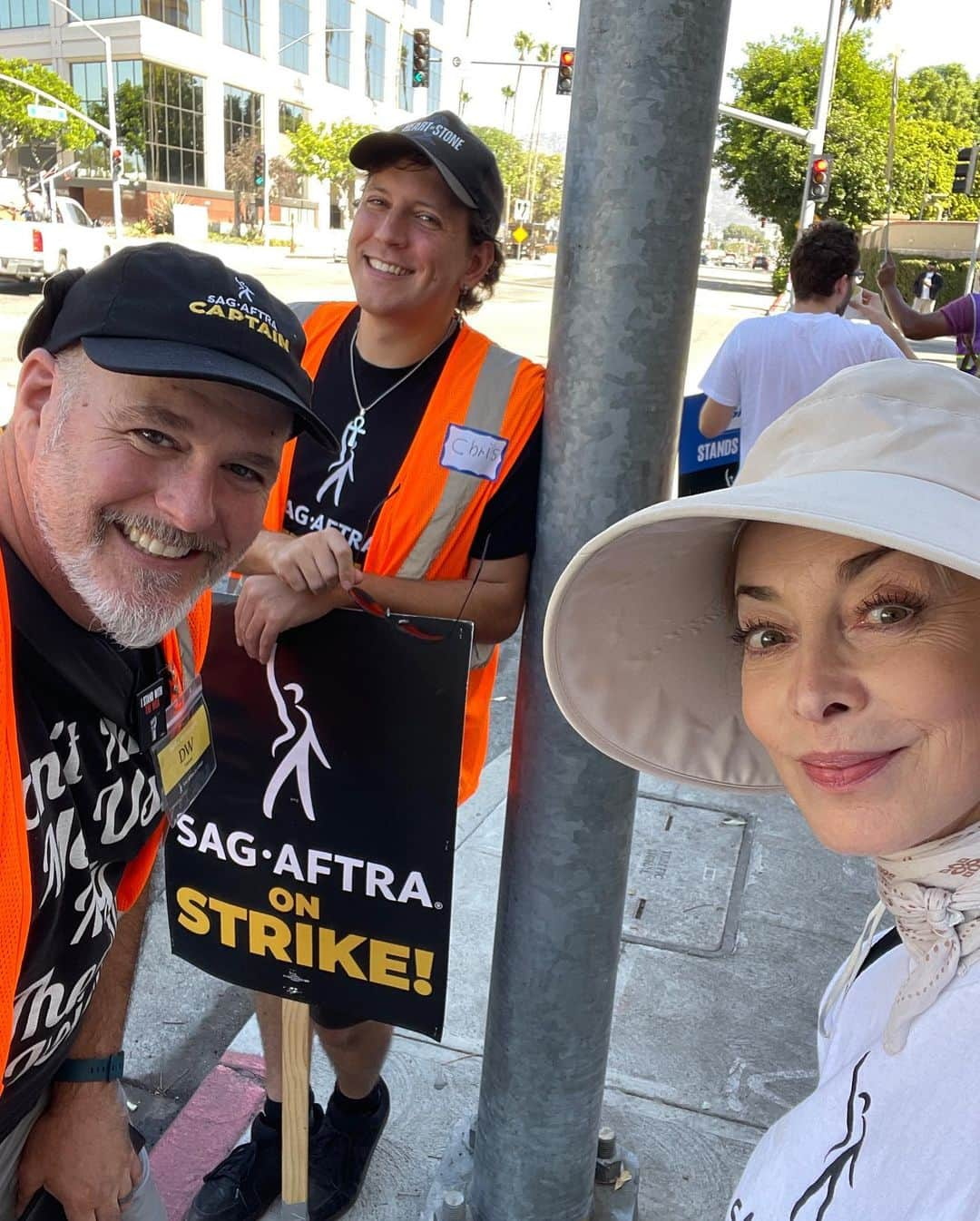 シャロン・ローレンスさんのインスタグラム写真 - (シャロン・ローレンスInstagram)「A tribute to @sagaftra Negotiating Comm members  like @francesfisher @carlachristinacontreras @ezraknight  @jackmulcahythe3rd @ugottawoody & #strikecaptians like @_brittney_baxter_ @jamesbabbin @officialvitodambrosio  These photos are just a sampling of my appreciation and respect.  #sagaftrastrong」11月10日 1時09分 - sharonelawrence