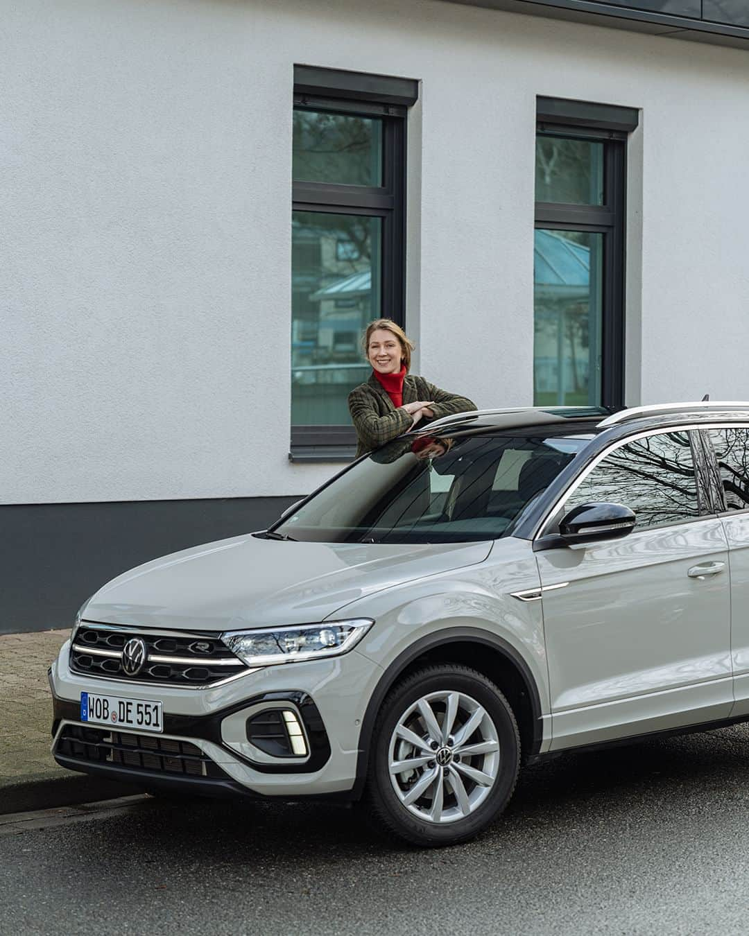 フォルクスワーゲンさんのインスタグラム写真 - (フォルクスワーゲンInstagram)「Enjoying the colder days. 🌨️ #cold #happy #vwtroc #volkswagen #vw The vehicle displayed shows optional equipment.」11月10日 1時30分 - volkswagen