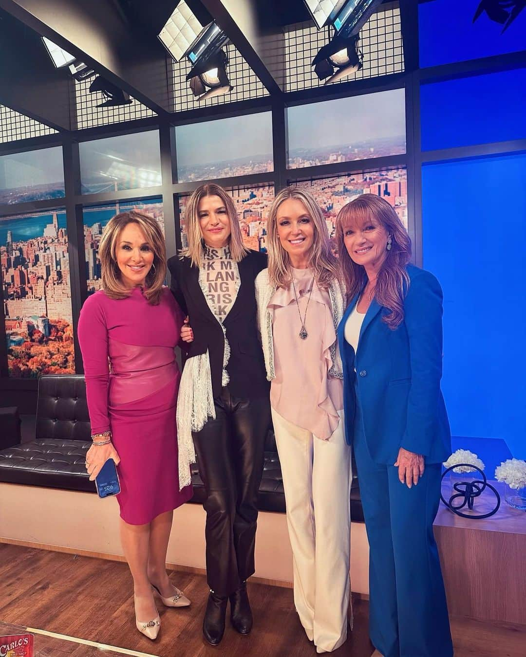 ジェーン・シーモアさんのインスタグラム写真 - (ジェーン・シーモアInstagram)「Its been a great start to our day in NYC! 🏙️ @janeseymour and I began the morning on @fox5ny Good Day NY with @rosannascotto, and now we’re getting ready for our segment with @newyorklivetv at 30 Rock. So excited! #iloveny #booktour #janeseymour #books #bookstagram #booknews #booktomovie #movienews #30rock #gooddaynewyork #newyorklivetv」11月10日 1時37分 - janeseymour