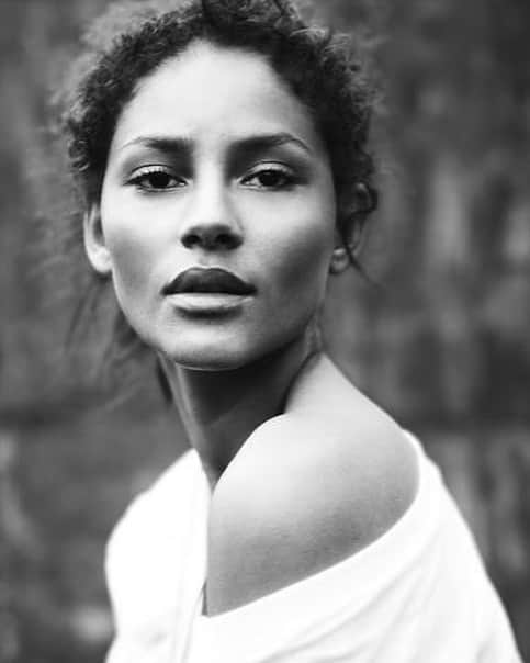 エマニュエラ・デ・パウラのインスタグラム：「Baby face #tbt 💕」
