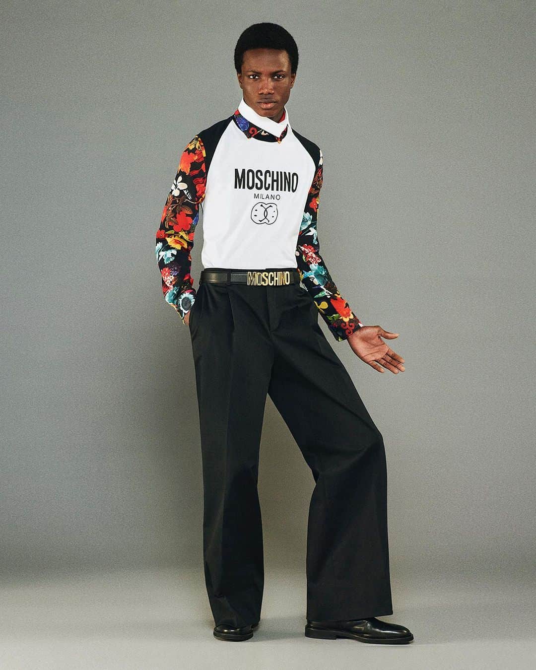 Moschinoさんのインスタグラム写真 - (MoschinoInstagram)「Serving colors, serving florals, serving #Moschino! Enter the florally flamboyant world of Moschino menswear, one that weaves together uniform-inspired details, transparent fabrics, and more.   #MoschinoResort24 #Moschinomenswear」11月10日 1時42分 - moschino