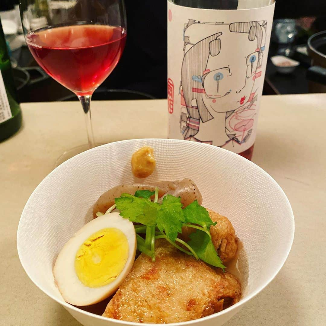 ひぐち君のインスタグラム：「ワインショップ&バー「lulu」にて、『おでんと泡と日本ワイン』の会🍢🫧🍷 #日本ワイン 🇯🇵 #japanesewine #vinjaponais  #일본와인 #日本葡萄酒  #wine #vin #vino #wein #vinho #와인 #葡萄酒  #wineexpert  #tokyo 🗼 #余市町ワイン大使 ⭐️ #髭男爵ひぐち君の語る日本ワインサロン 📚 https://amzn.to/3DBTsSl #オンラインサロン #ひぐち君の日本ワイン会 💻 https://bit.ly/2KJ9DQy」