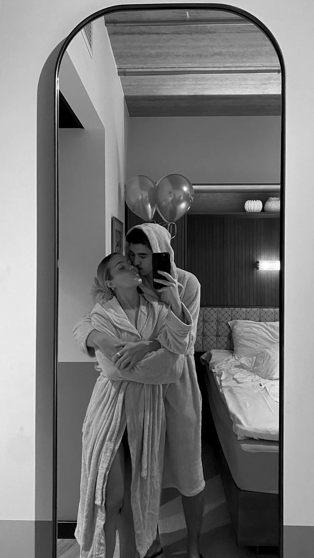 のインスタグラム：「I guess it’s my birthday weekend 💁🏼‍♀️✨🎂」