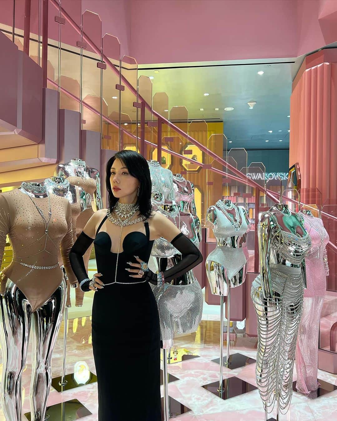 仲里依紗さんのインスタグラム写真 - (仲里依紗Instagram)「💎🗽✨🩷 @swarovski   #スワロフスキージュエリー #SWAROVSKIxSKIMS #SwarovskionFifth #SwarovskiFifthAvenue #Swarovski #pr」11月10日 1時52分 - riisa1018naka