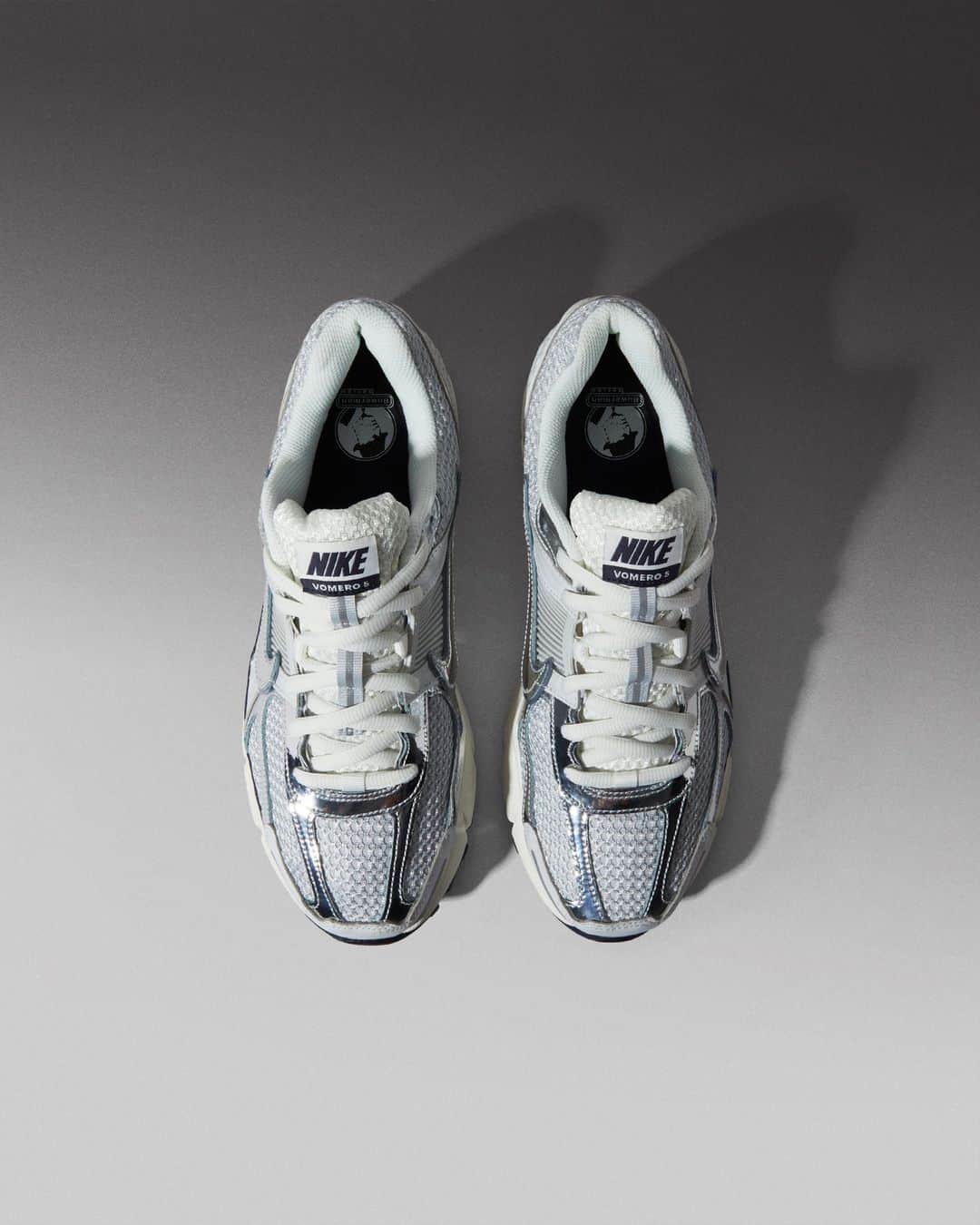Flight Clubのインスタグラム：「Chrome meets comfort on the Zoom Vomero 5 'Photon Dust Metallic Silver.' Designed exclusively in women's sizing, the cult-classic runner takes on a sleek grayscale finish with glossy chrome flourishes. Long-lasting comfort is delivered via a responsive foam midsole and Zoom Air cushioning in the heel.」