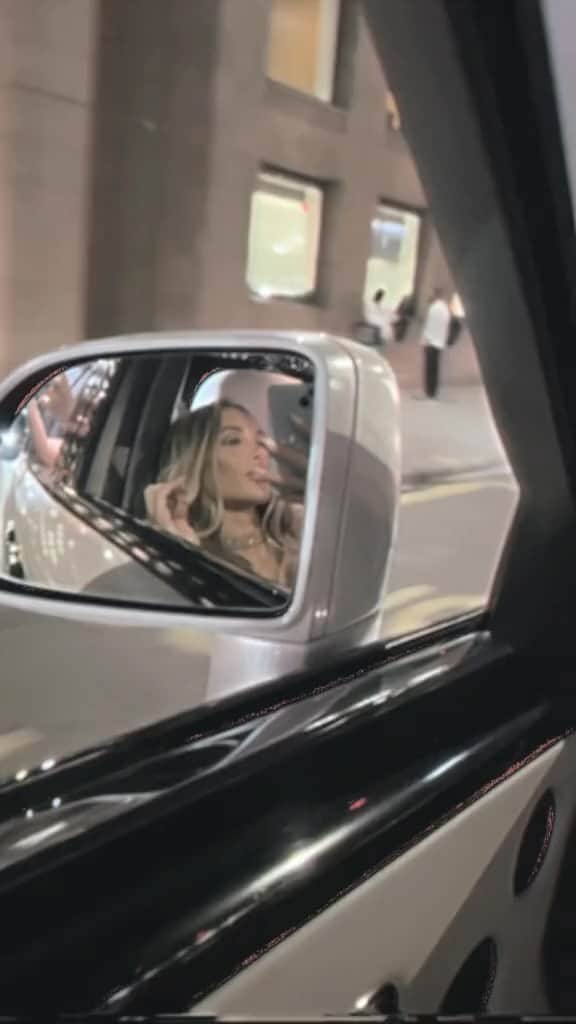 ステファニー・スコラーロのインスタグラム：「Miss you less & see you more 🌙」