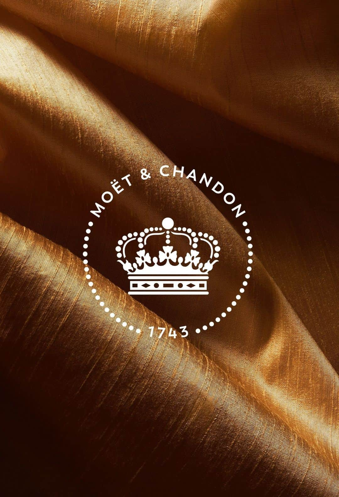 Moët & Chandon Officialのインスタグラム：「A dense yet light texture, reminiscent of wild silk.⁣ Grand Vintage Collection 1999, lately awarded with the World Champion Trophy and Best in Class award by CSWWC, has a velvety, enveloping, structured texture on the palate.⁣ (Re) Discover its unique expression.⁣ ⁣ ⁣#GrandVintage #MoetChandon⁣⁣⁣ ⁣⁣⁣ This material is not intended to be viewed by persons under the legal alcohol drinking age or in countries with restrictions on advertising on alcoholic beverages. ENJOY MOËT RESPONSIBLY.」