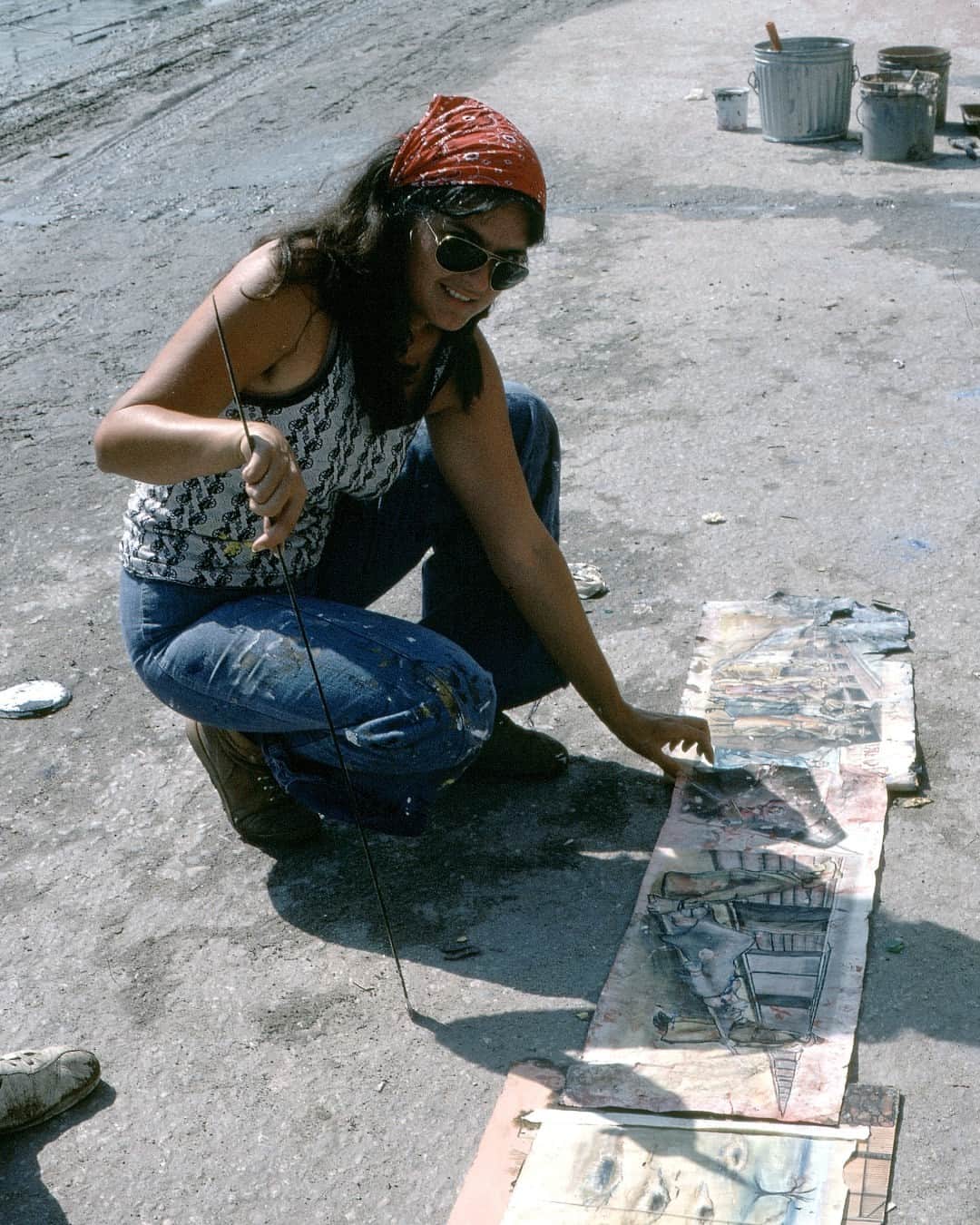 のインスタグラム：「DYK...how cool @judy_baca is?  In 1976, Baca founded the City of Los Angeles's first mural program, which produced over 400 murals and employed thousands of local participants, and evolved into an arts organization known as the Social and Public Art Resource Center (@sparcinla)  The Great Wall of Los Angeles, one of the country’s most respected and largest monuments to interracial harmony, was @sparcinla's first public art project and its signature piece. The Great Wall represents the history of ethnic peoples of California from prehistoric times to the 1950s. Begun in 1976 and completed over five summers, The Great Wall employed over 400 youth and their families from diverse social and economic backgrounds working with artists, oral historians, ethnologists, scholars, and hundreds of community members.   Painting in the River of Angels: Judy Baca and The Great Wall is currently on view, head to our link in bio for more ↑」
