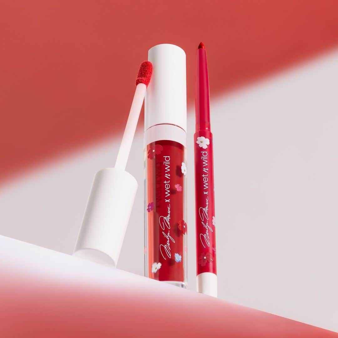 wet'n wild beautyさんのインスタグラム写真 - (wet'n wild beautyInstagram)「Classic and sexy forever💋  Steal the show with an iconic red lip with the Icon Lip Liner & Gloss Set from the Marilyn Monroe x wet n wild collection 💄 ⁠ ⁠ Get it NOW on @Amazon, @Walgreens (in-store only), and wetnwildbeauty.com #MarilynMonroexWNW #crueltyfree」11月10日 2時01分 - wetnwildbeauty