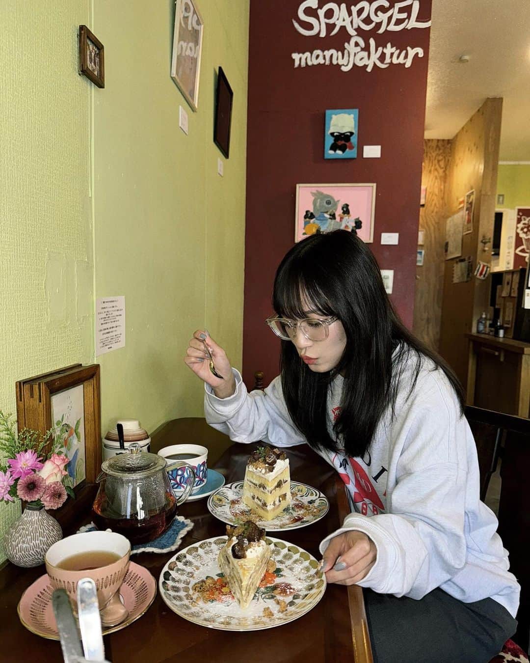 斉藤真木子さんのインスタグラム写真 - (斉藤真木子Instagram)「@spargel_kissa 🧁  東大阪市瓢箪山にある喫茶店☕️ 前に行ったときはお休みだったからリベンジして来ました☺️  お店の雰囲気も、お店の皆さんも、 ケーキも紅茶も珈琲も、全部が癒される優しい空間🪽  次は季節のパフェも食べてみたいです🥺🍑  ☑️木金土日のみの営業なので気をつけててくださいね  #シュパーゲル#シュパーゲルキッサ#瓢箪山グルメ#瓢箪山カフェ#瓢箪山駅#瓢箪山ランチ#大阪カフェ#東大阪カフェ#東大阪グルメ#東大阪市#東大阪市カフェ#大阪喫茶店」11月10日 2時12分 - saitomakiko628