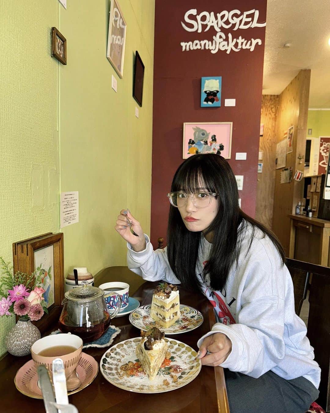 斉藤真木子さんのインスタグラム写真 - (斉藤真木子Instagram)「@spargel_kissa 🧁  東大阪市瓢箪山にある喫茶店☕️ 前に行ったときはお休みだったからリベンジして来ました☺️  お店の雰囲気も、お店の皆さんも、 ケーキも紅茶も珈琲も、全部が癒される優しい空間🪽  次は季節のパフェも食べてみたいです🥺🍑  ☑️木金土日のみの営業なので気をつけててくださいね  #シュパーゲル#シュパーゲルキッサ#瓢箪山グルメ#瓢箪山カフェ#瓢箪山駅#瓢箪山ランチ#大阪カフェ#東大阪カフェ#東大阪グルメ#東大阪市#東大阪市カフェ#大阪喫茶店」11月10日 2時12分 - saitomakiko628
