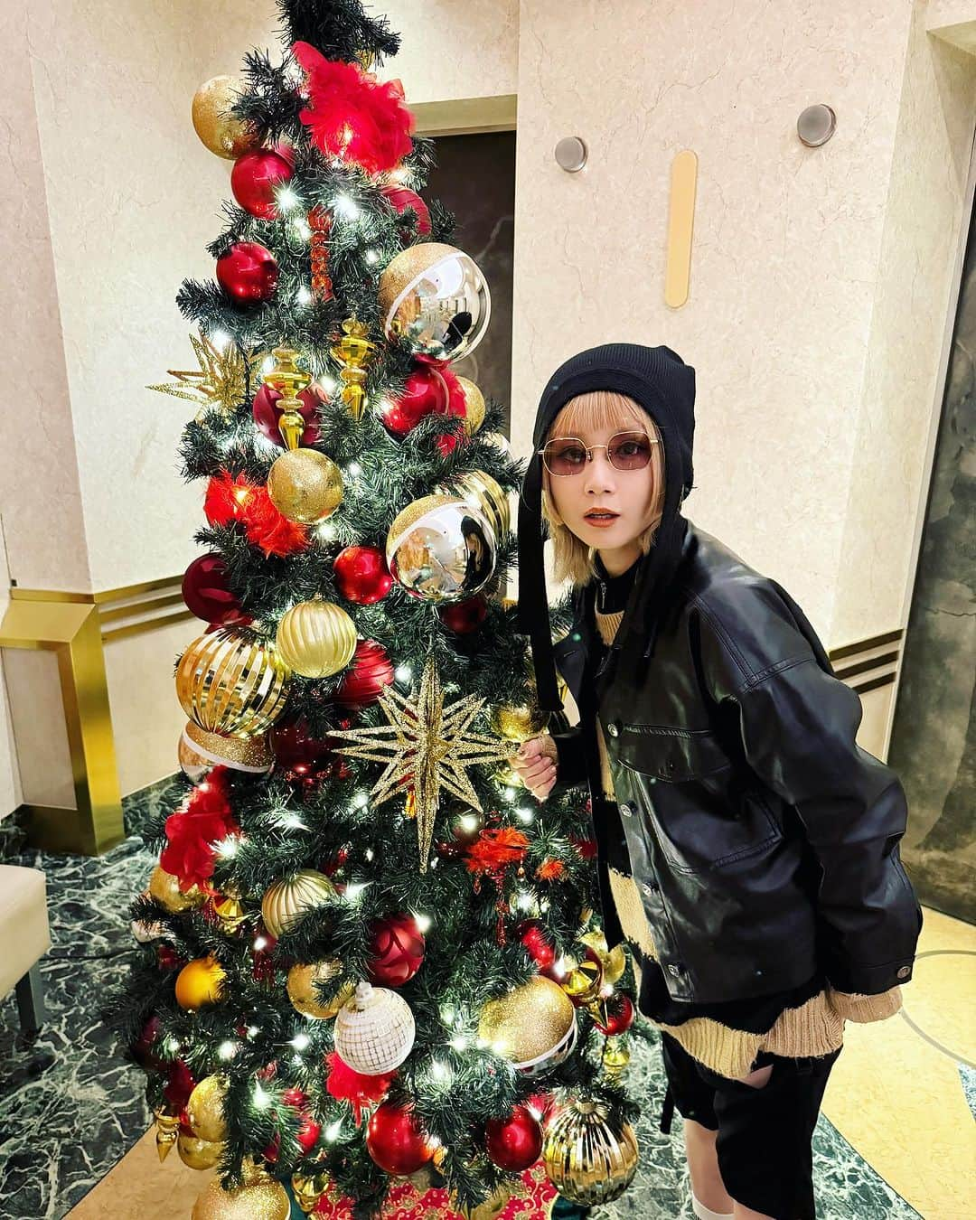 REOLさんのインスタグラム写真 - (REOLInstagram)「生誕者近影🐈‍⬛🐈‍⬛🌲🎄」11月10日 2時15分 - rrreol999