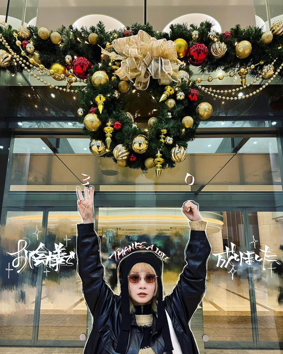 REOLのインスタグラム：「生誕者近影🐈‍⬛🐈‍⬛🌲🎄」