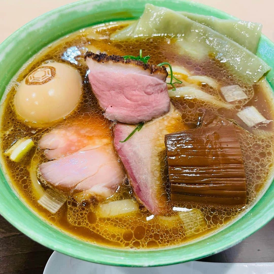 パーマ大佐のインスタグラム：「#手打麺祭かめ囲 さん #柴崎駅 #調布市  に行ってきました😌 極太の自家製麺が美味しかったです✨  #パーマ大佐  #麺スタグラム」