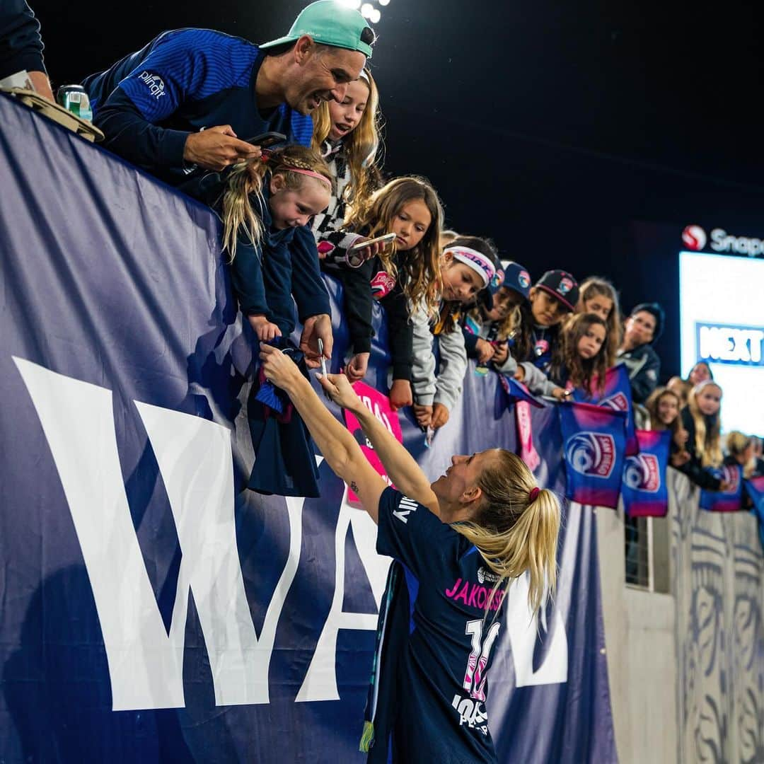 ソフィア・ヤコブソンさんのインスタグラム写真 - (ソフィア・ヤコブソンInstagram)「Another memorable year with the @sandiegowavefc has come to an end. I am grateful to be around all these amazing people day in and day out, I couldn't be in a better environment. I am incredibly proud of what we have achieved together this year! But I also know that this is just the beginning because we want more! 🌊🔥 ✨」11月10日 2時42分 - sofiajakobsson