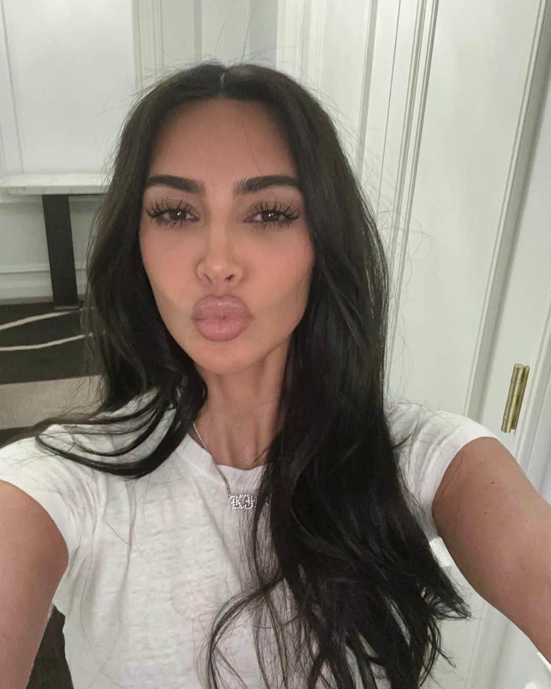 Cosmopolitanのインスタグラム：「Kim Kardashian just revealed the secret tattoo she got right after hosting SNL and I lowkey love it. See it at the link in bio. 🔥  #rg @kimkardashian」