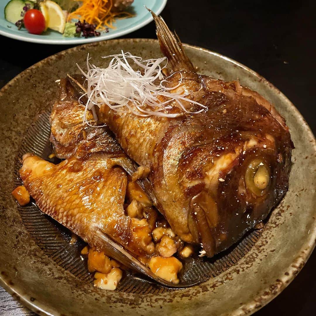 田中香子さんのインスタグラム写真 - (田中香子Instagram)「活あじのお造りは 骨せんべいとなって 余すところなく美味しい😋  今回のはじめましては 甲貝のお刺身🐚 甘くてコリコリ。  おしゃべり女子を無口にさせた 鯛のあら炊き。さすが王様。  美味しいが止まらない。  #ごちそうばんざい  #japanesefeast  #feast #feastagram #kumamotofeast #まうごつうまか #SooLoveKumamoto」11月10日 3時00分 - soo.yt
