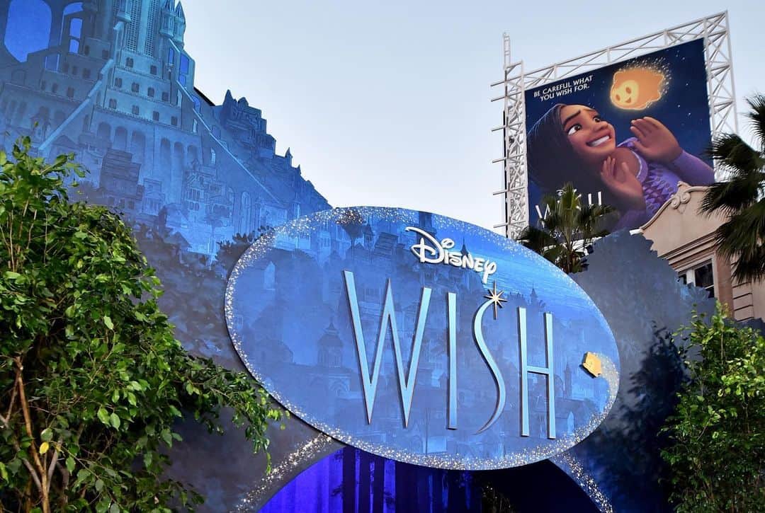 ウォルト・ディズニー・アニメーション・スタジオズさんのインスタグラム写真 - (ウォルト・ディズニー・アニメーション・スタジオズInstagram)「Wishes came true last night at the World Premiere of Disney's #Wish. 🌟✨📸 See it only in theaters this Thanksgiving!」11月10日 2時58分 - disneyanimation