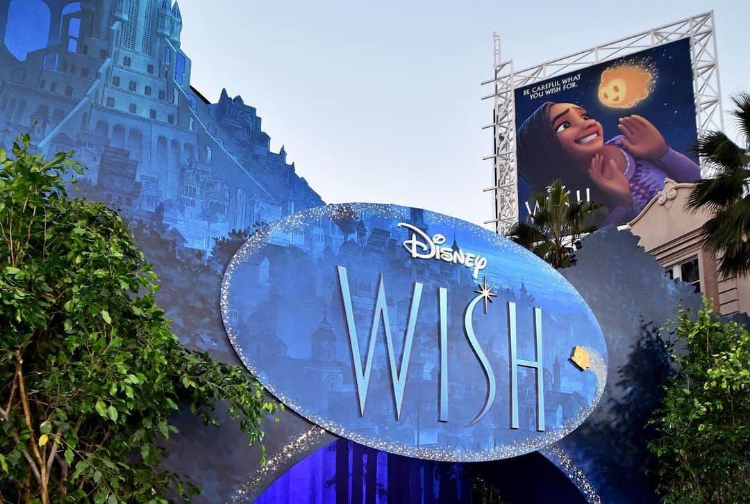 のインスタグラム：「Wishes came true last night at the World Premiere of Disney's #Wish. 🌟✨📸 See it only in theaters this Thanksgiving!」