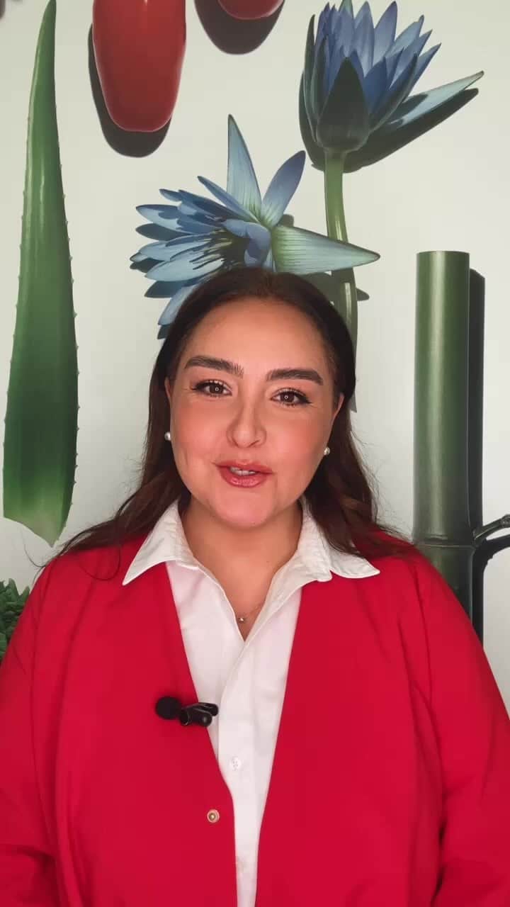 Clarins Canadaのインスタグラム：「Macarena, notre Conseillère Beauté Virtuelle vous partage les secrets d’une peau douce et hydratée par temps froid !」