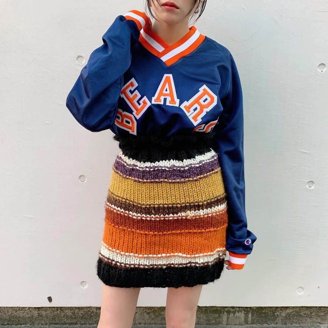 birthdeathのインスタグラム：「New Arrivals  90's Champion " Chicago Bears " pullover jersey top  90's Hand knit mini skirt  🦋上記商品２点はオンラインストアに掲載中です  #birthdeath #vintage」