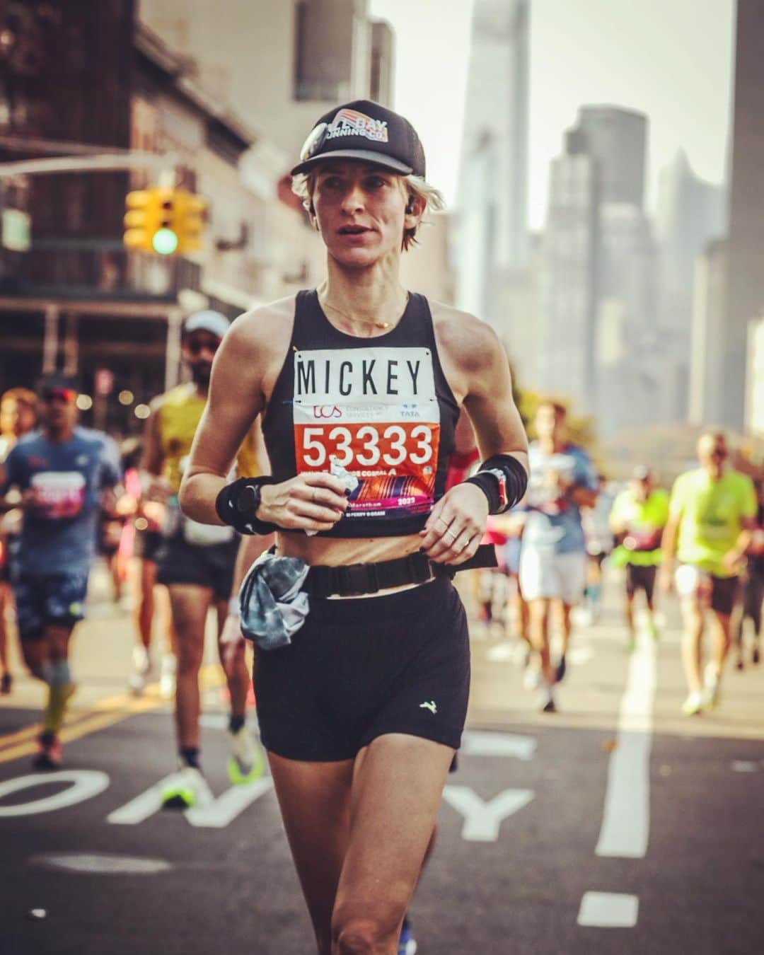 ミッキー・サムナーのインスタグラム：「NYC 🤟 26.2  Mile 23 I tripped and was about to hit the road so hard when a volunteer - an angel - caught me - I don’t even know how she did it or where she came from but she did and I will never forget her, her face, her kindness, she called me “mi hija” and sent me on to the finish line. These are the moments.. these are the people… forever in my heart. ❤️ @nyrr #marathonvolunteers #nymarathon2023」