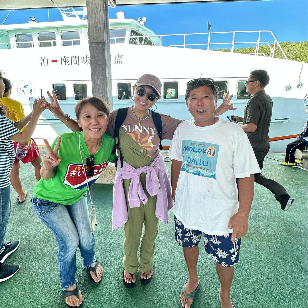 田中律子さんのインスタグラム写真 - (田中律子Instagram)「沖縄、座間味島🏝️  思い出写真アップ⤴️📷  私が19歳から仲良くしてもらってる座間味島のゆきぼー✨（写真1番最後）ゆきぼーとタムは、座間味島の親戚みたいな大好きな友達❤️座間味島から帰るフェリーの見送りにいつも来てくれるから、3人で毎回恒例の写真撮ります📷  ずっと通ってる大好きな座間味島、今は座間味島観光大使もやらせていただいて、めちゃくちゃ嬉しい😍  こんなに最幸な座間味島、まだ行ったことない人は遊びに行ってみてね🤿  #okinawa  #okinawalife  #beachlife  #座間味島 #座間味島観光大使」11月10日 12時29分 - ri2kotanaka