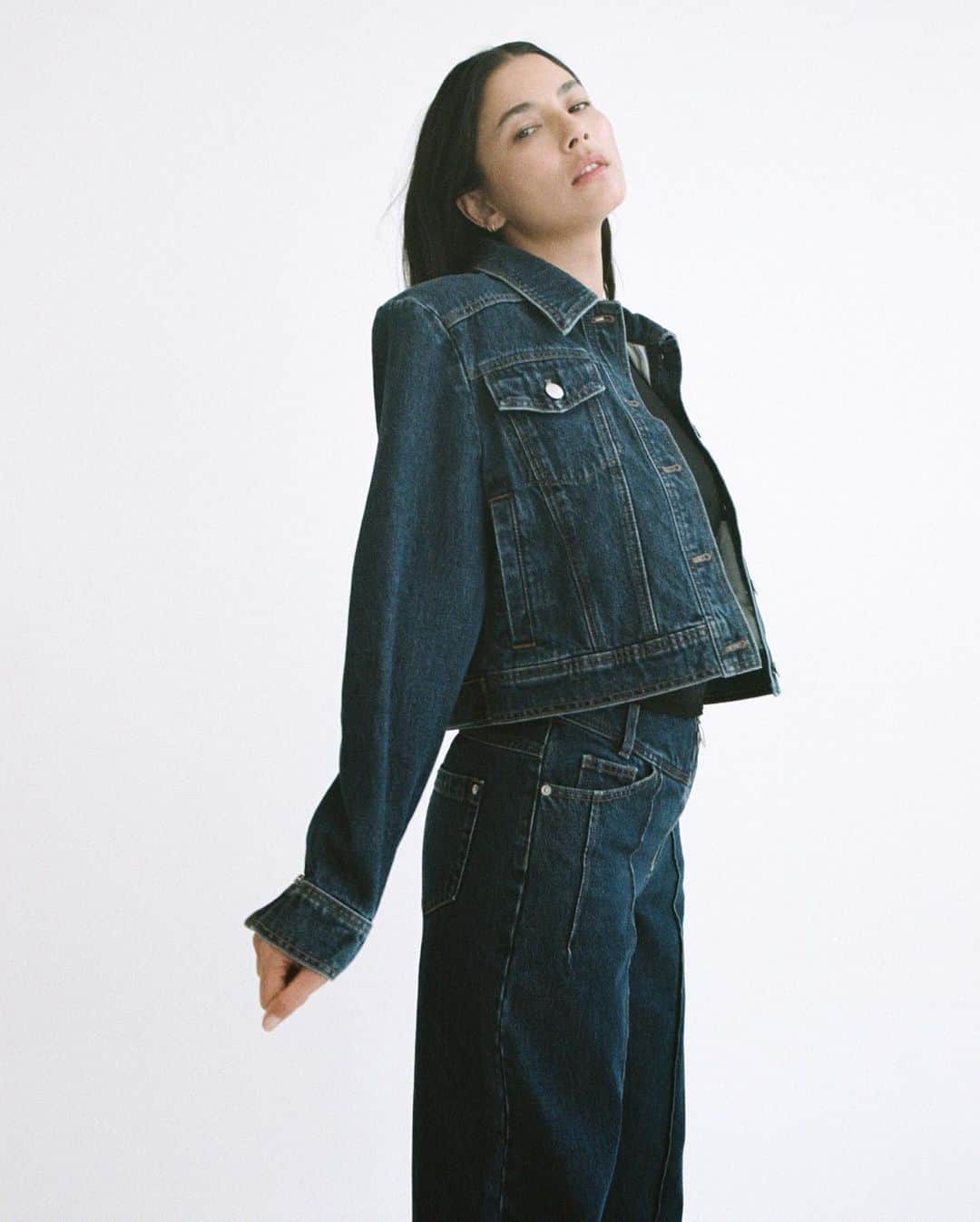 ジェシカ･ゴメスのインスタグラム：「Cue + Russh  @cueclothingco  @russhmagazine   Photographed by @sly__morikawa  Styled by @charlotte__agnew  Make Up by @nishavanberkelmakeup  Hair by @kyye  #cueclothing   💌」
