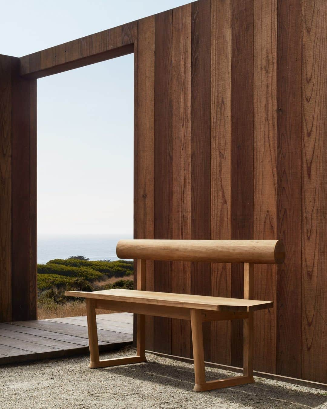 フリッツハンセンさんのインスタグラム写真 - (フリッツハンセンInstagram)「Sea Ranch Lodge, California⁠ ⁠ Created as an architectural experiment in the 1960s, Sea Ranch Lodge is now a symbol of sustainable design on the California coast. ⁠ ⁠ A recent outdoor transformation took place with pieces from the Skagerak Collection chosen for their minimalist Nordic design and inspiration drawn from nature. ⁠ ⁠ The wooden benches and stools create an inviting outdoor haven for guests and residents.⁠ ⁠ Skagerak Collection pieces pictured: ⁠ -	Banco Bench designed by Hugo Passos⁠ -	Between Lines Deck Chairs designed by Stine Weigelt⁠ -	Cutter Bench & Stool designed by Niels Hvass⁠ ⁠ Explore the full story of Sea Ranch Lodge via the link in bio. ⁠」11月10日 12時30分 - fritzhansen