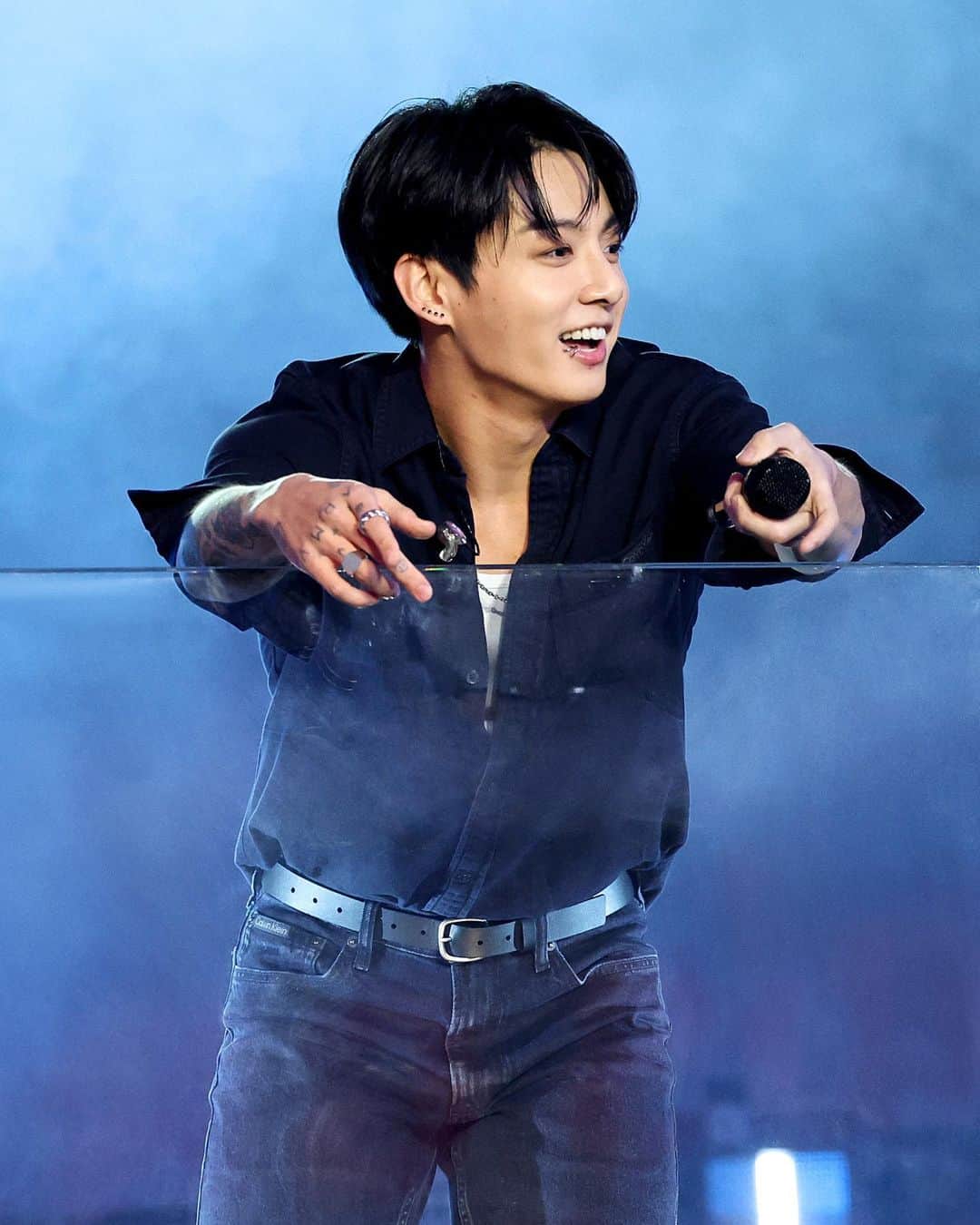 Calvin Kleinのインスタグラム：「A night to remember.​  Jung Kook hits the stage in Times Square, performing songs from his debut solo album “Golden”. A special event presented by Calvin Klein.」