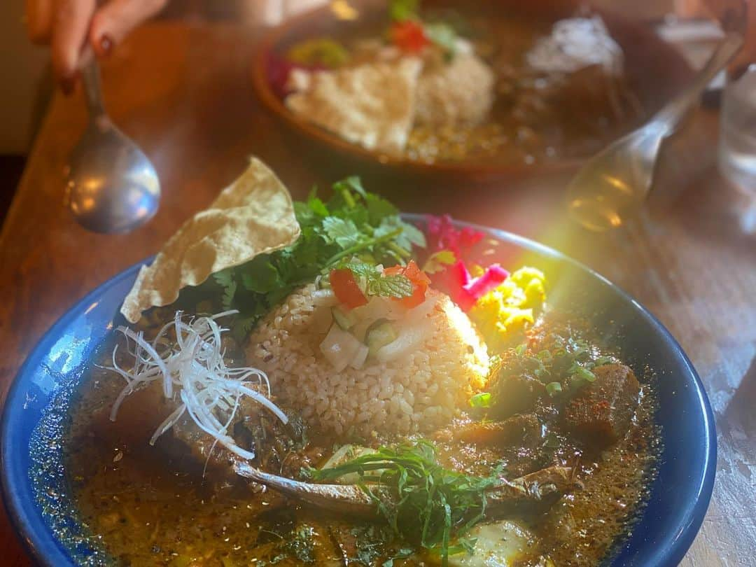 YUKA のインスタグラム：「光の加減で、なんだか神々しいカレー🍛とっても美味しかった😌  #currylover」