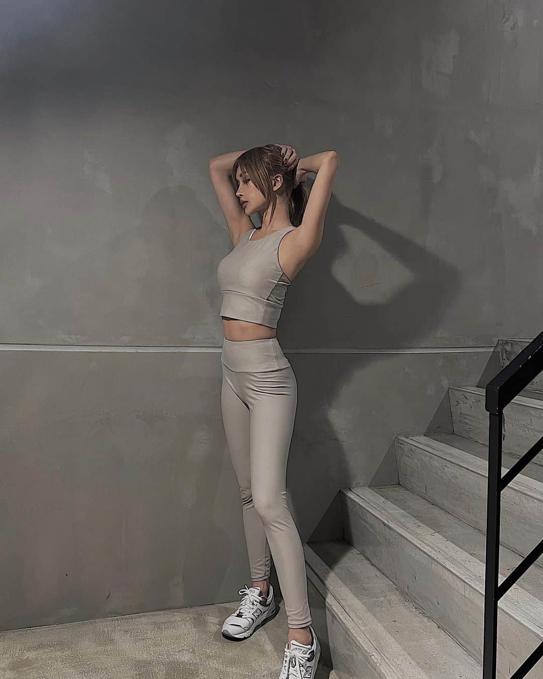 小原優花のインスタグラム：「𝐼𝑅𝐴𝐿 𝐵𝐴𝑆𝐼𝐶🖤 @iral_official   環境に優しいサスティナブル素材を使用したシンプルなウェア発売中です🥰 着心地がよくて最近ベーシックばっかり👟♡ 商品タグ付けしてます🏷️🫶🏻」