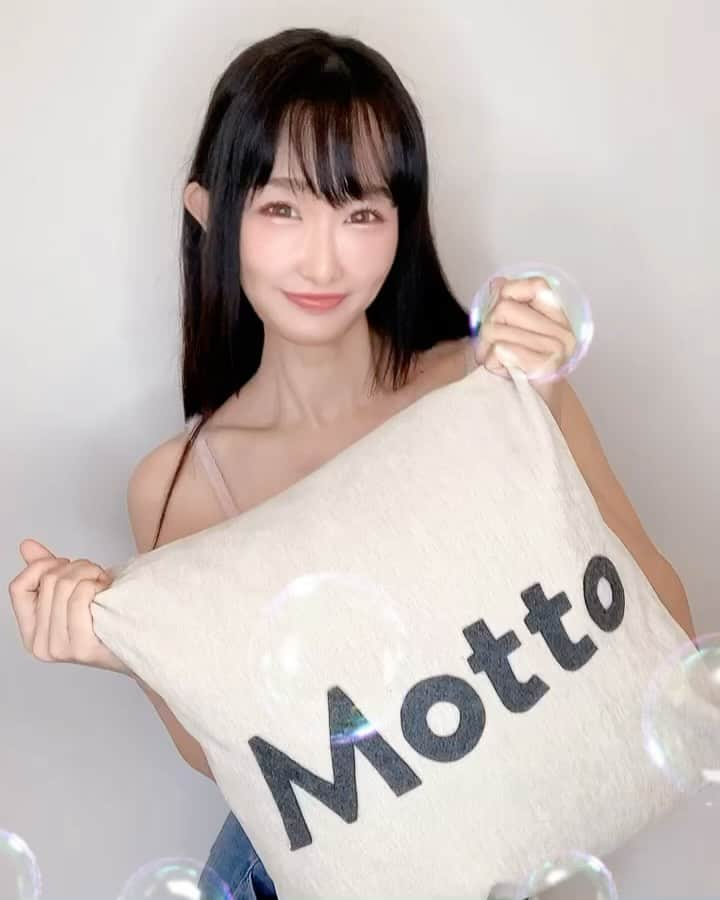 山ノ内ゆりのインスタグラム：「熊本で脱毛行ってきたー💗  💆MOTTO熊本店 @motto_kumamoto   とにかく早い🫣❣️ 予定のスキマ時間に全身脱毛できちゃう🙆‍♀️  芸能人やスポーツ選手も来店してるお店なんだって❣️  勧誘無しでスタッフさんも優しい 🥰  脱毛だけじゃなくてバストやフェイス、エステメニューも充実してたよ✨  入りやすい雰囲気のお店だからメンズにもオススメ〜👨✨  ツルツルになるのが楽しみだなぁ💗  #motto  #motto熊本  #熊本　#熊本脱毛　#脱毛サロン　 #熊本エステ　#脱毛」