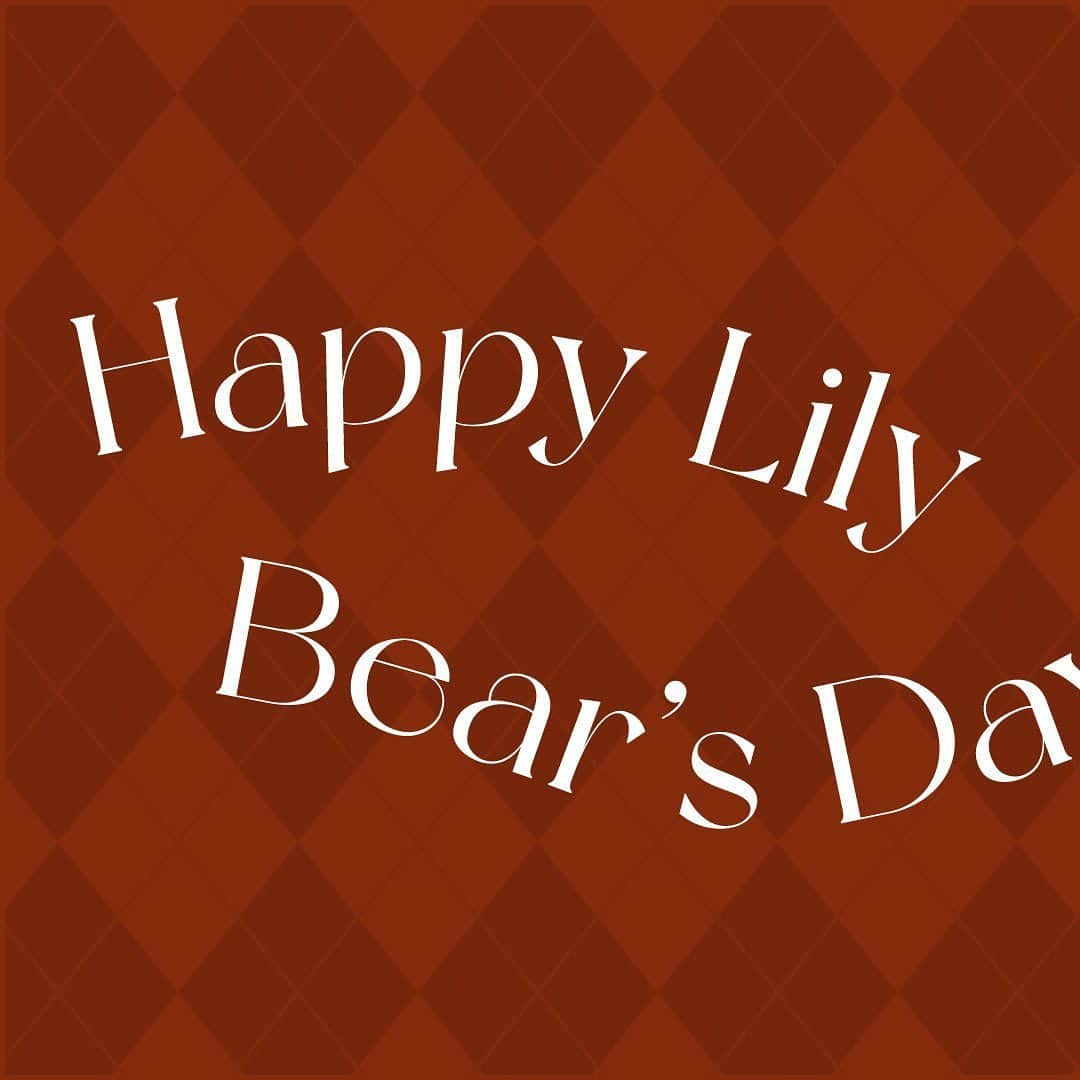 Lily Brownさんのインスタグラム写真 - (Lily BrownInstagram)「.  Happy Lily Bear’s Day！ 人気のリリーベアアイテムが大集合！  ブランド創立10周年の時に誕生した“リリーベア”。 ご好評につき今シーズンはニットやスウェット、 アクセサリーなどバリエーション豊富にラインアップ！  ■Special Novelty 皆様のご愛顧に感謝を込めて、20,000円(税込)以上お買い上げの方に数量限定でノベルティをプレゼント！ マフラーとしてもブランケットとしてもお使いいただける、大判ストールにエンブレム調の刺繍を施した特別仕様です。 ・全国直営店舗 ・オフィシャルオンラインストア ・USAGI ONLINE  ※無くなり次第終了  #lilybrown #リリーブラウン #vintage #vintagefeature #wintercollection #店頭入荷中 #LilyBear #リリーベア」11月10日 12時48分 - lily_brown_official