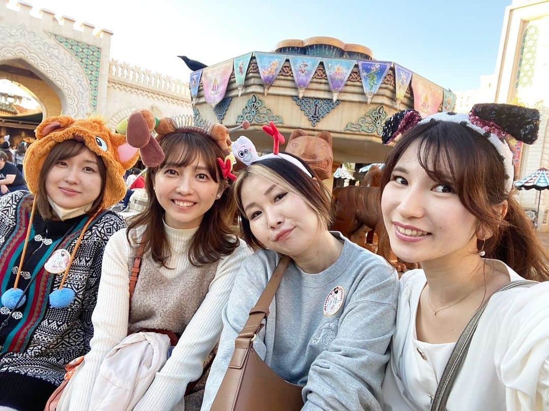 川口満里奈さんのインスタグラム写真 - (川口満里奈Instagram)「. . 先月投稿頑張ったけど力尽きました。 この日は喋って笑って騒いで発散！ 混んでたけど楽しかったなー🥰 30半ばにしてカチューシャへの照れを克服しました。 . . #ディズニーシー #ラッキー #フォーキー  #スリンキー  #猫」11月10日 12時55分 - mqrinqkqwqguchi