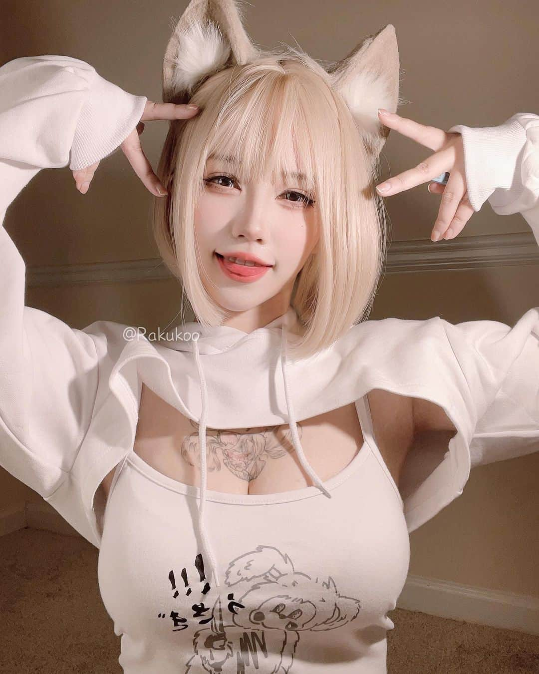 犬神洛洛子のインスタグラム：「Neko⭐️   #cosplaygirl #catgirl」