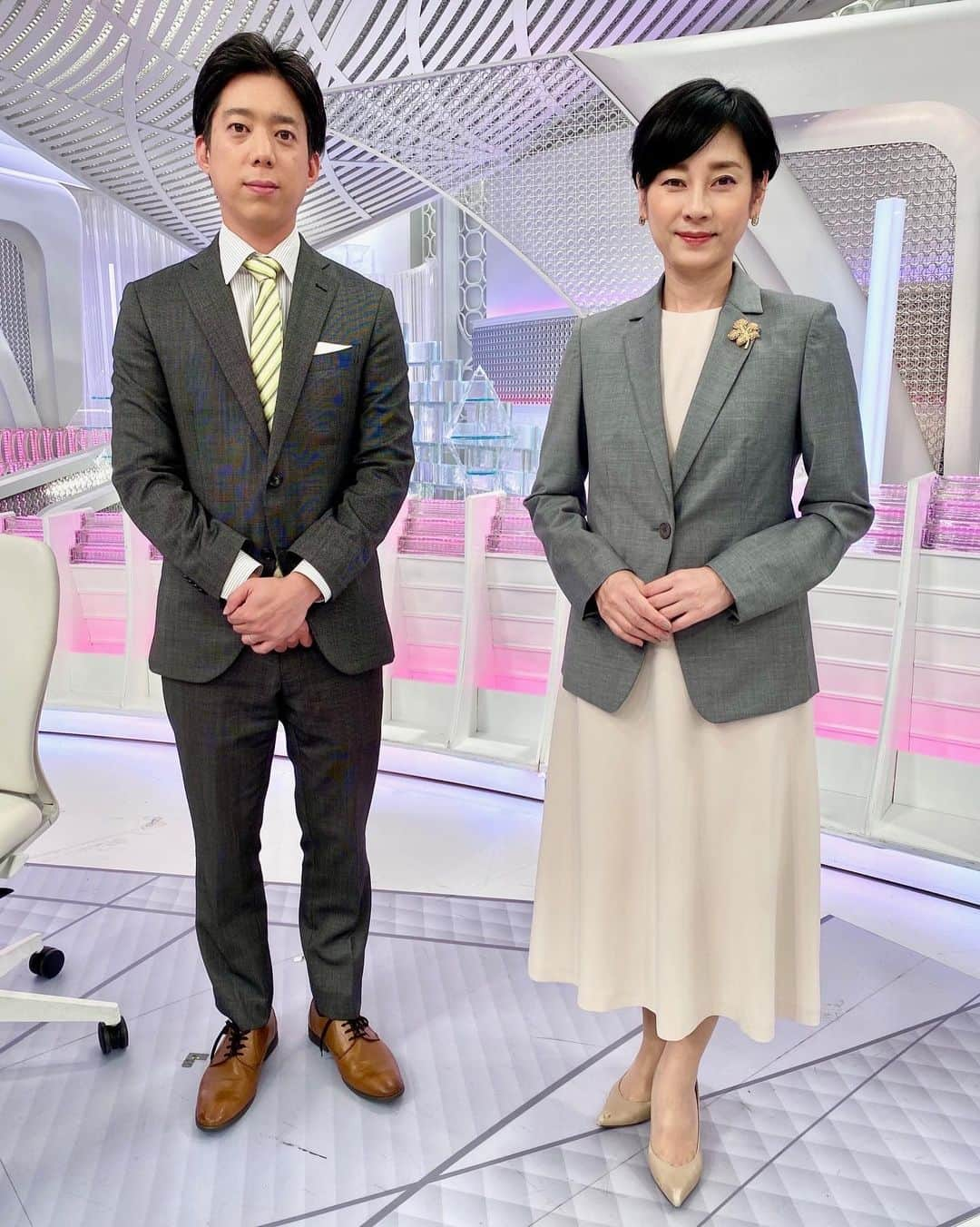 フジテレビ「Live News days」さんのインスタグラム写真 - (フジテレビ「Live News days」Instagram)「きょうは九州から関東は激しい雨が降る所も多く、気温がグッと下がります。  週末はさらに気温が下がり、暖房が必要な寒さになりそうです。 暖かい服装でお過ごしください。  島田アナ JK&OP：#theoryluxe @theory_luxe_official ピアス：#ラスール @lasour_jewel ブローチ：#アビステ @abiste_official  #島田彩夏 #立本信吾 #安宅晃樹 #竹内友佳 #アナウンサー #フジテレビ #ライブニュースデイズ #livenewsdays #ファッション #コーディネート」11月10日 13時16分 - live_news_days