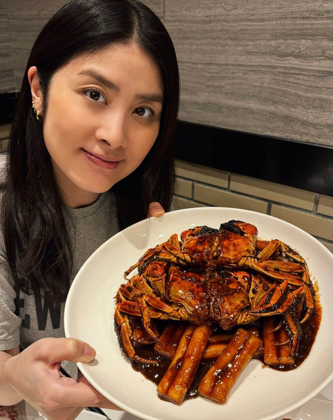 ケリー・チャン（Kelly Chen）さんのインスタグラム写真 - (ケリー・チャン（Kelly Chen）Instagram)「幾年冇嚟上海，最掛住嘅味道⋯⋯大滿足😋😋😋」11月10日 13時37分 - kellychenwailam