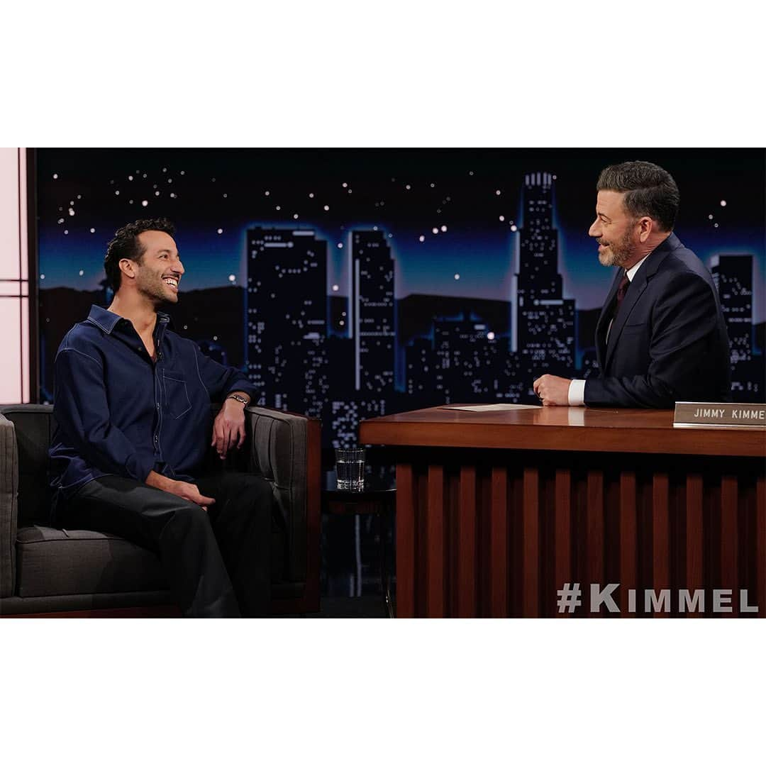 ダニエル・リカルドのインスタグラム：「Got some advice from a Las Vegan. Good to go for the race now 😉 thanks @jimmykimmellive #kimmel」