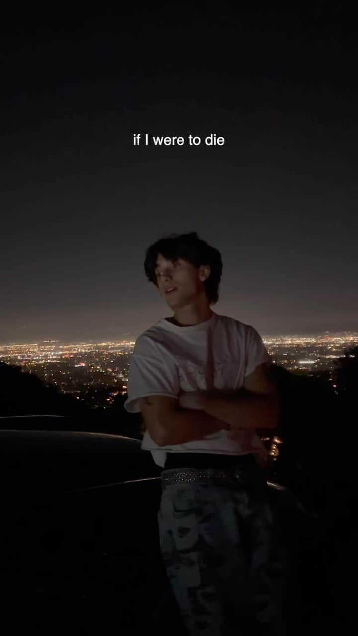 ジョニー・オーランドのインスタグラム：「This one’s called “close to you”」