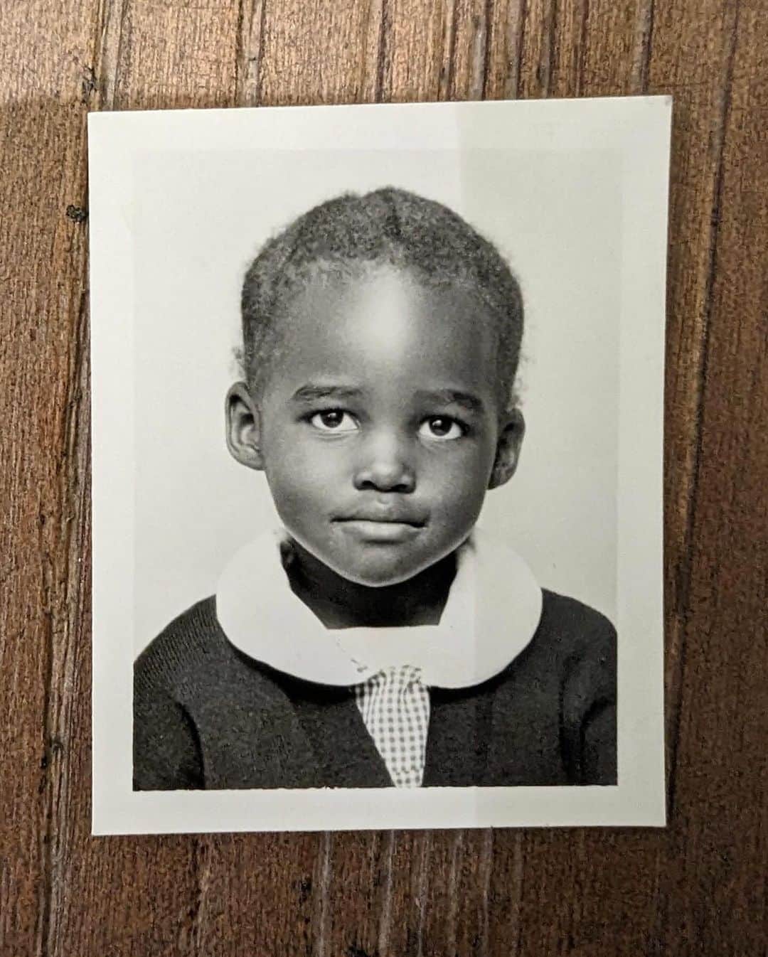 ルピタ・ニョンゴのインスタグラム：「If I could say three things to my younger self they would be:  1. It’s better to be an honest girl than a good girl.  2. It’s better to be a kind girl than a nice girl.  3. It's better to get it wrong and grow than to get it right and remain rigid.   #TBT #ThrowbackThursday」