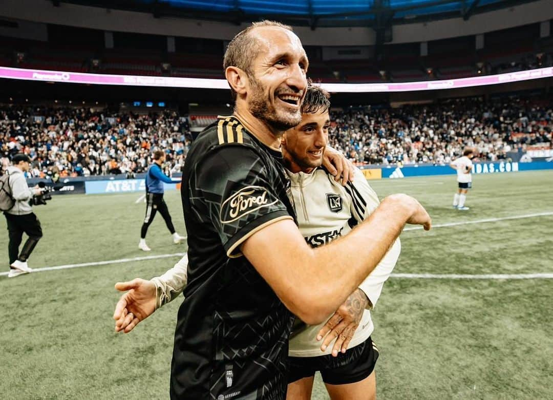 ジョルジョ・キエッリーニのインスタグラム：「Special feelings after a great victory ⚫🟡  #LAFC」