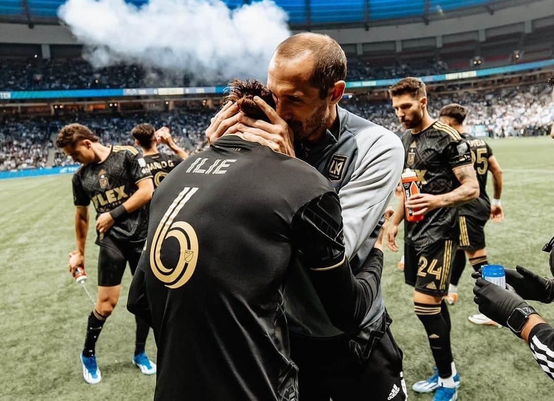 ジョルジョ・キエッリーニさんのインスタグラム写真 - (ジョルジョ・キエッリーニInstagram)「Special feelings after a great victory ⚫🟡  #LAFC」11月10日 5時00分 - giorgiochiellini