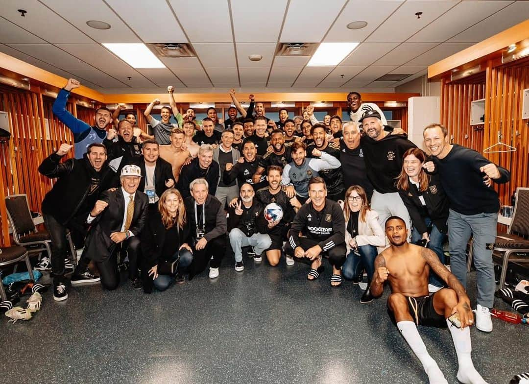 ジョルジョ・キエッリーニさんのインスタグラム写真 - (ジョルジョ・キエッリーニInstagram)「Special feelings after a great victory ⚫🟡  #LAFC」11月10日 5時00分 - giorgiochiellini