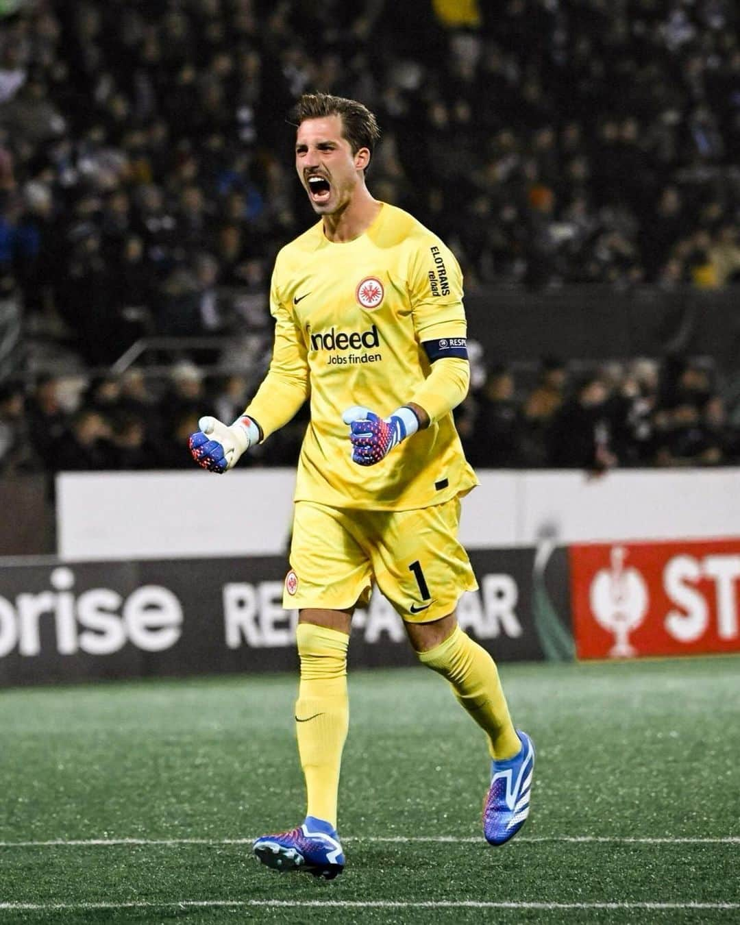 ケヴィン・トラップさんのインスタグラム写真 - (ケヴィン・トラップInstagram)「Another massive win!! Qualification K.O stage @europacnfleague ✔️ Clean sheet ✔️  #SGE #Frankfurt #International」11月10日 5時10分 - kevintrapp